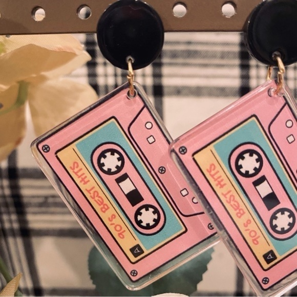 𝅺Fun 90’s Cassette Earrings - Picture 3 of 4